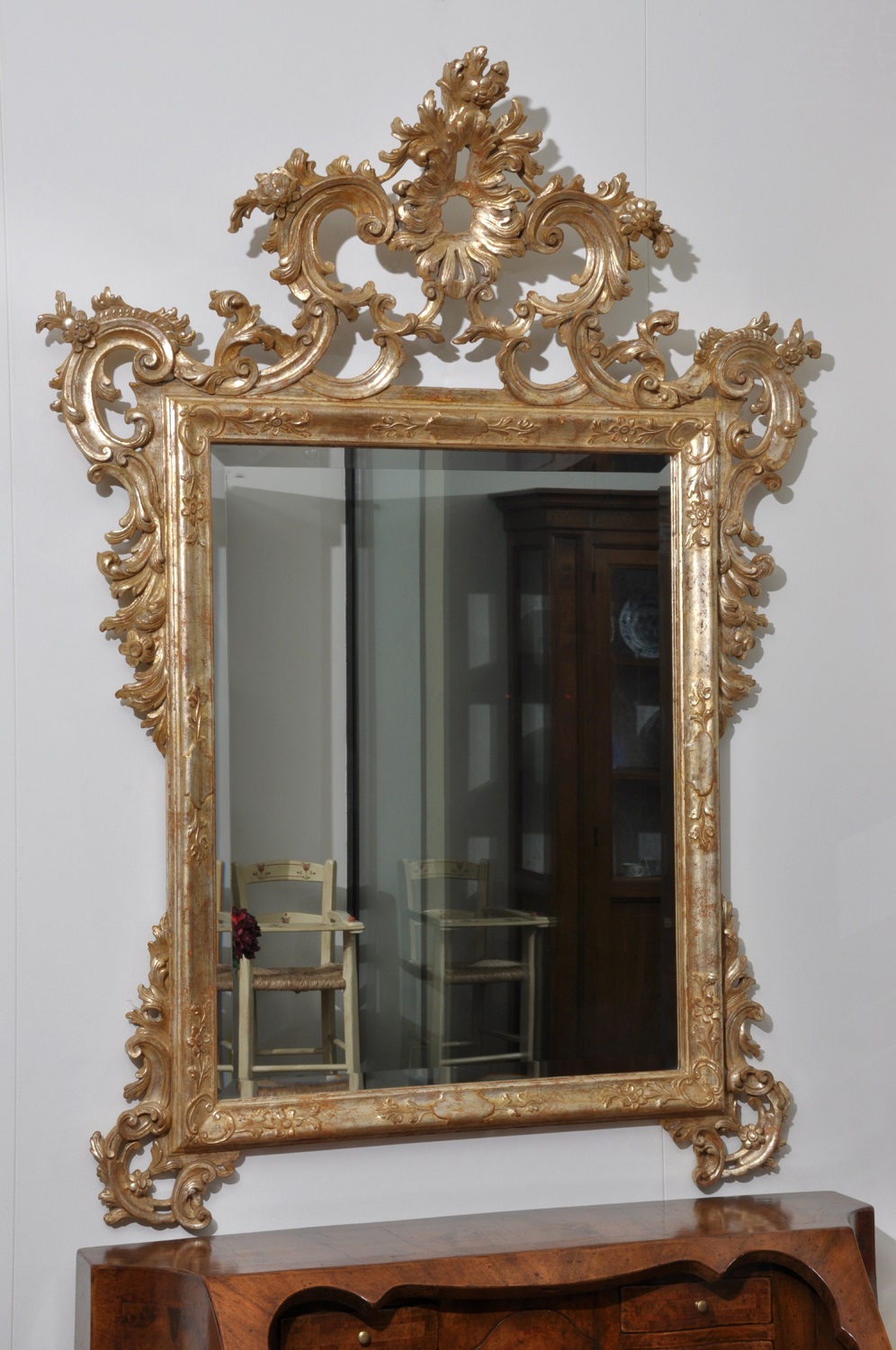 Specchiera con cornice intagliata a mano, stile barocco